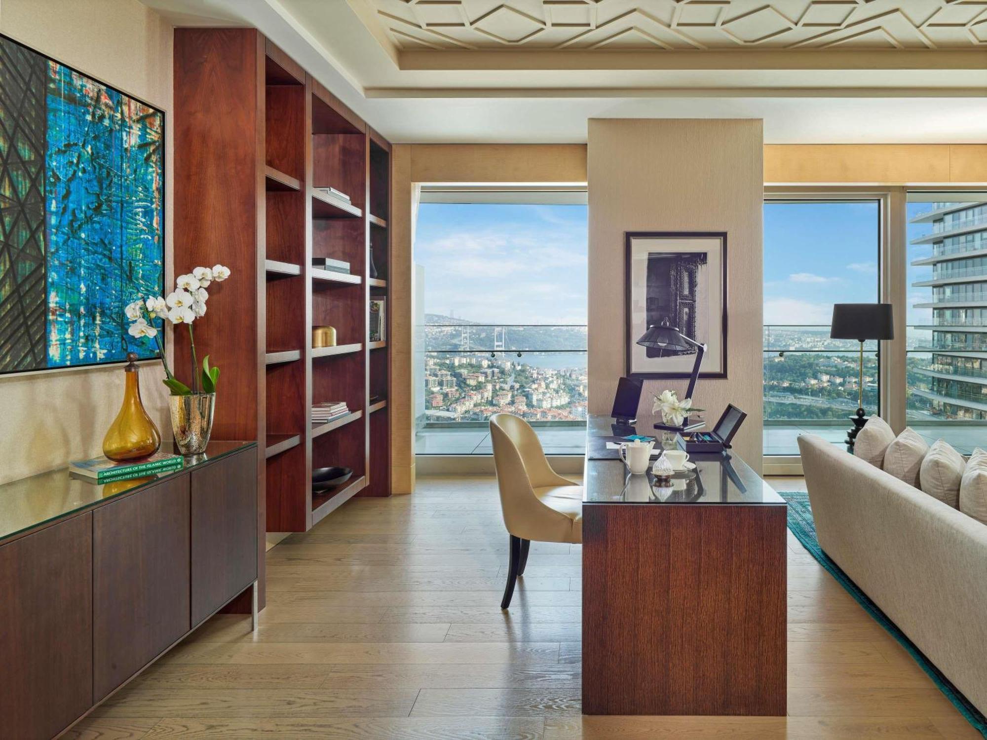 Raffles Hotel 5*
